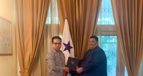 Khushhal Kaushik being honoured