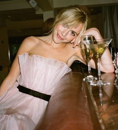 Kiernan Shipka during a party