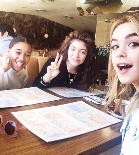 Kiernan Shipka (extreme right) with her fans at a restaurant