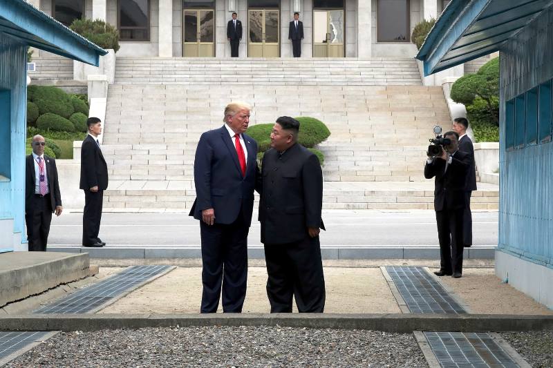 Kim and Trump at the North Korean side of the DMZ