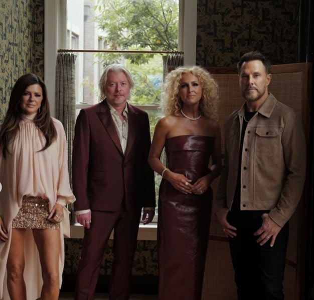 Kimberly Schlapman (second from right) with other members of the American country musical vocal group named 