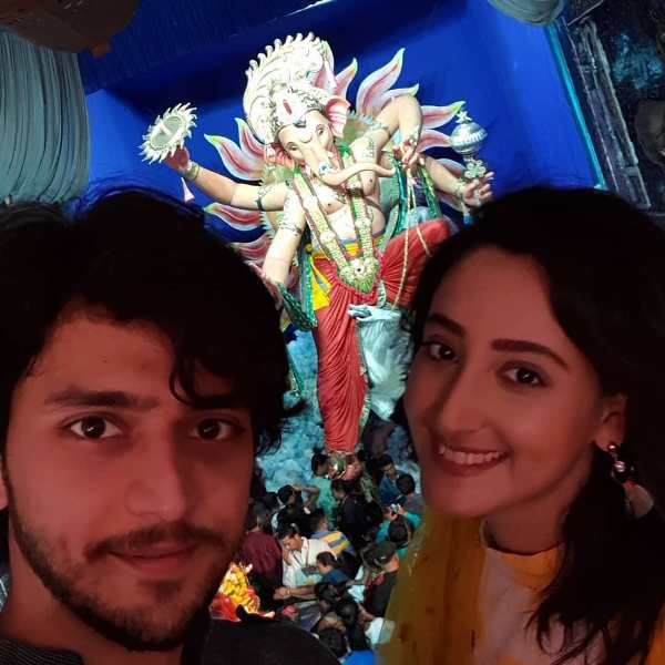 Kinshuk Vaidya and Shivya with the idol of Lord Ganesha