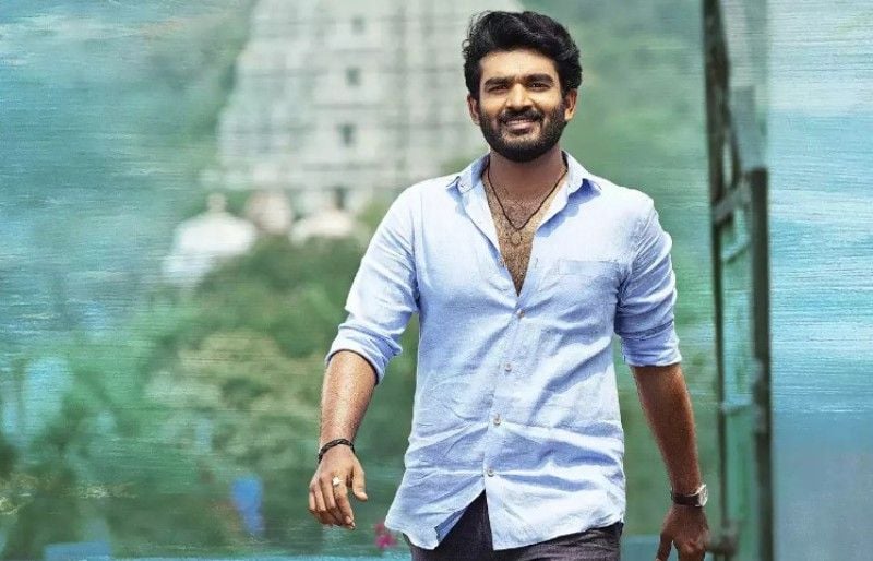 Kiran Abbavaram as Vishnu in a still from the Telugu film Vinaro Bhagyamu Vishnu Katha (2023)