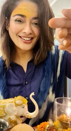 Kiran Rathod while doing pooja