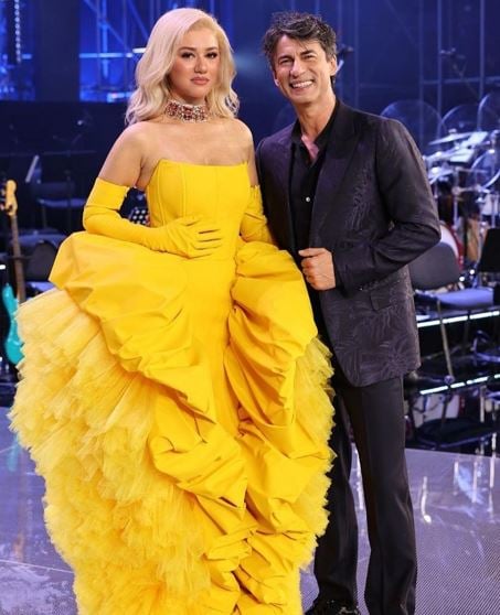 Krisa Caushi (left) when she hosted the 62nd Song Festival at RTSH