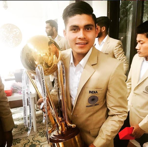 Krishan Bahadur Pathak with the winner