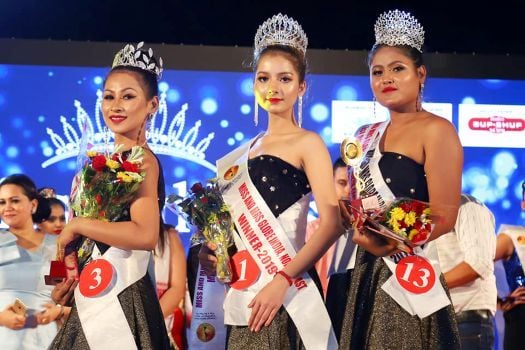 Kriti Karmakar (middle) as the winner of the beauty pageant of Mrs and Miss Globe India