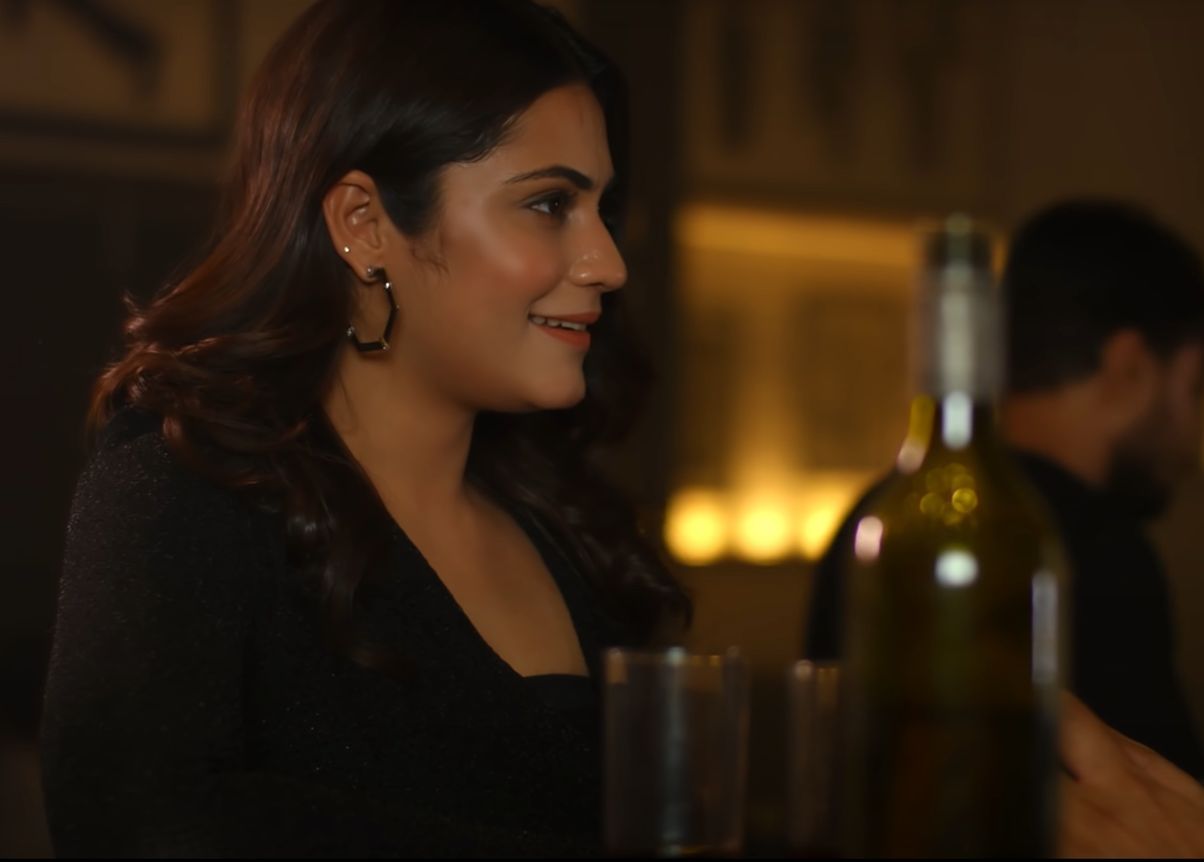 Kritika in the music video Kami