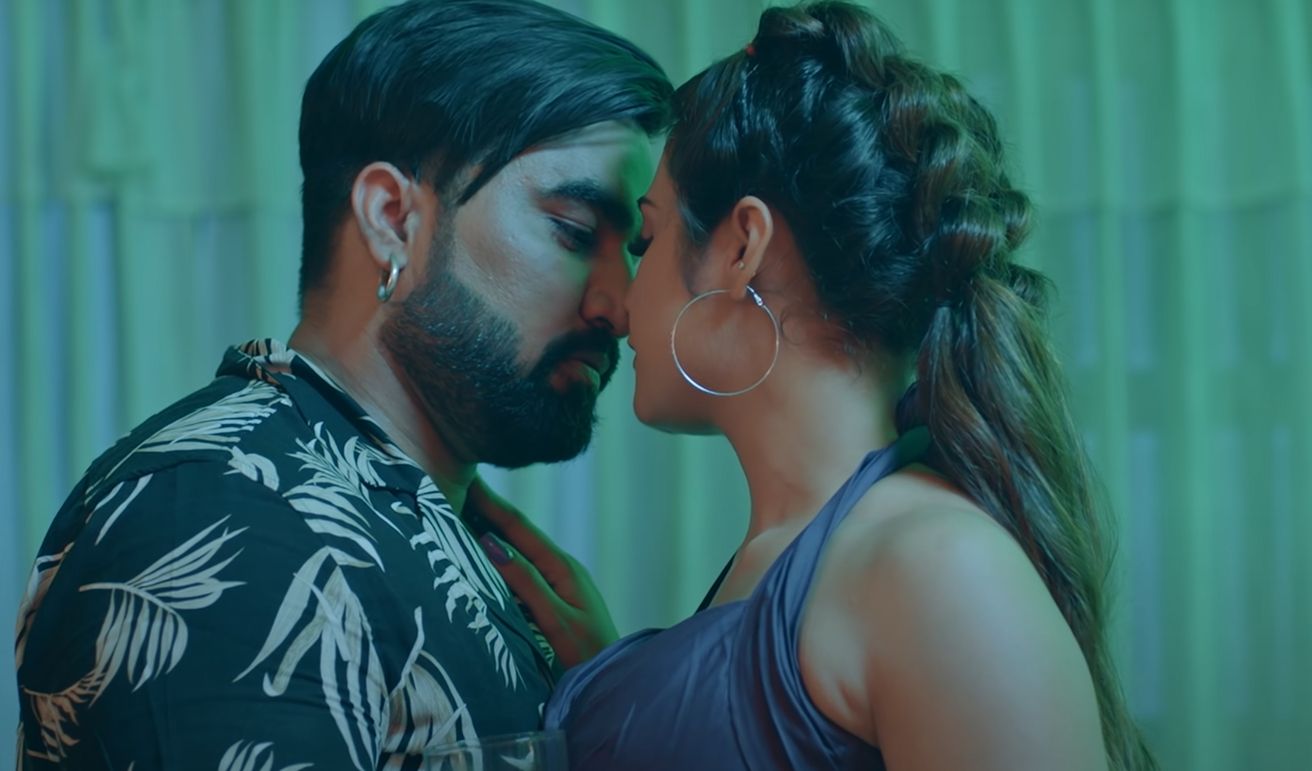Kritika in the video Mera Ni Hoya