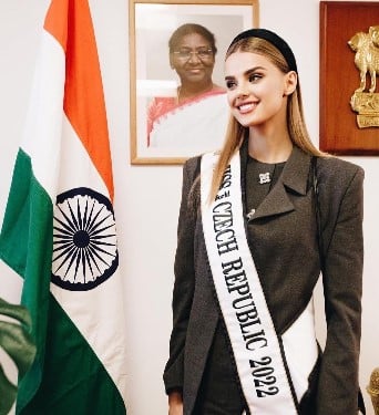 Krystyna Pyszková as Miss Czech Republic