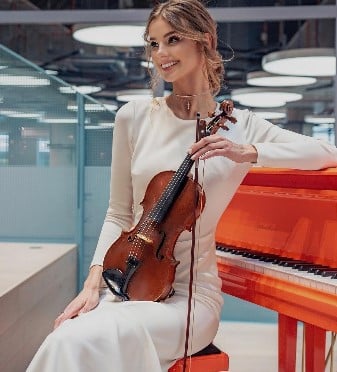 Krystyna Pyszková while posing with a violin