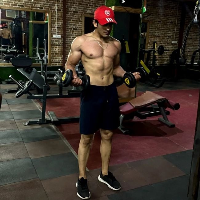 Kushal Tanwar working out at the gym