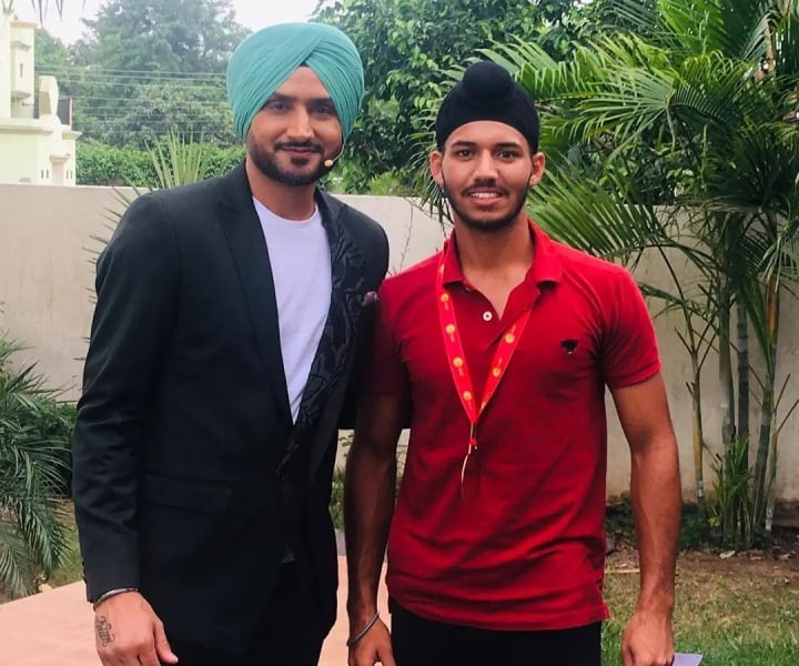 Kuwar Amritbir Singh (right) with Harbhajan Singh on the sets of the show Punjabiyan Di Dadagiri