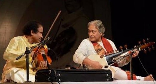 L Subramaniam in a jugalbandi with Amjad Ali Khan