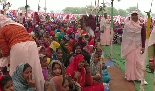 Ladies dressed up in light pink sarees at Narayan Sakar Hari
