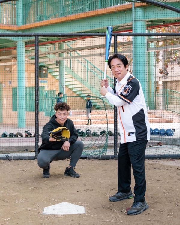 Lai Ching-te while playing baseball