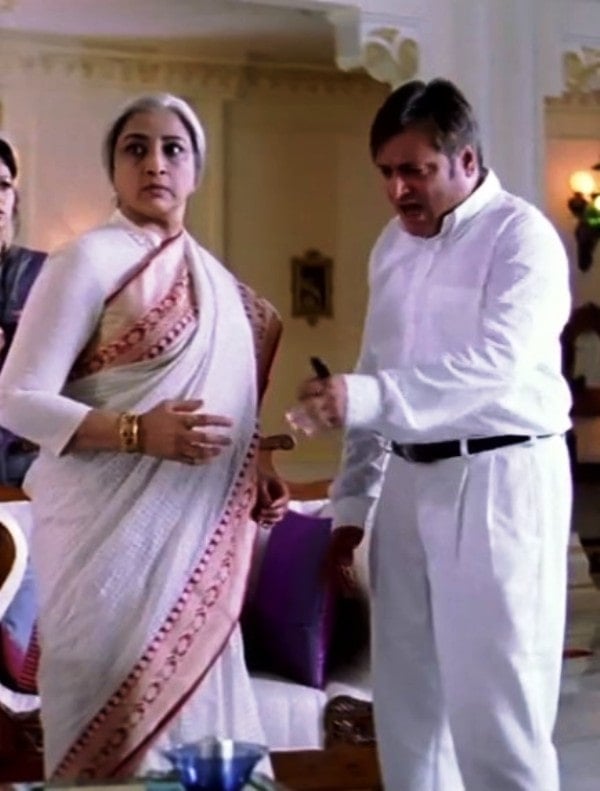 Lakshmi with Manoj Joshi in Hulchul (2004)