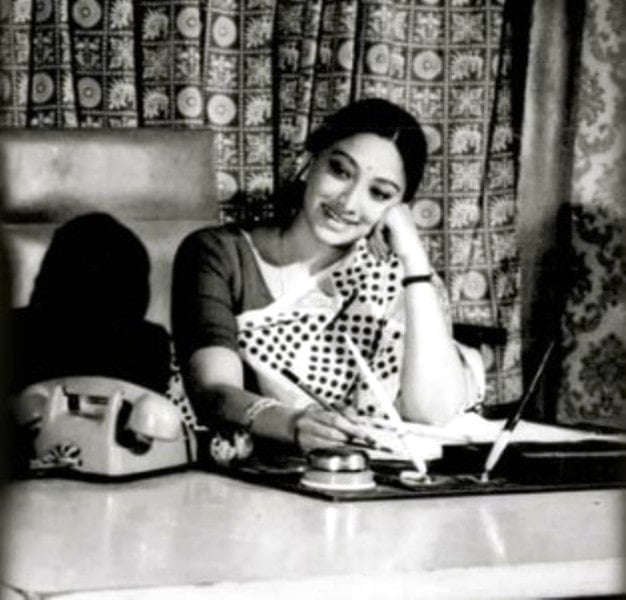 Lakshmi in Sila Nerangalil Sila Manithargal