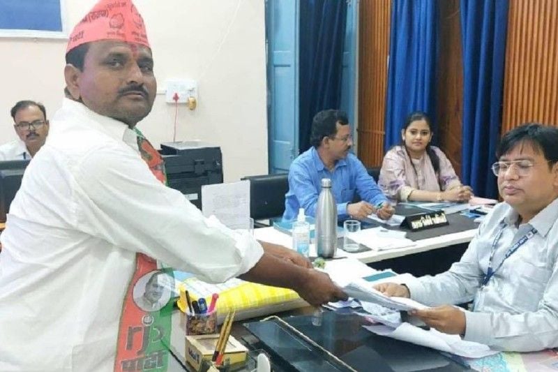 Laloo Prasad Yadav filing his nomination for 2024 Lok Sabha election