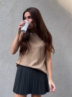 Lara Gautier drinking coffee