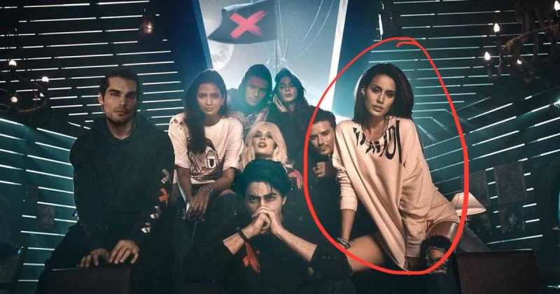 Larissa Bonesi in a print advertisement for D