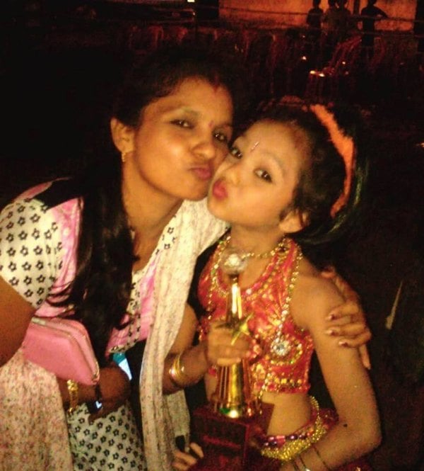Lavanya Das childhood picture with her mother from a dance competition