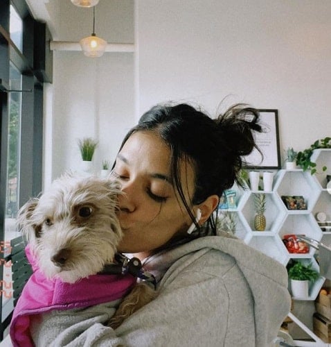 Laysla De Oliveira with her pet dog