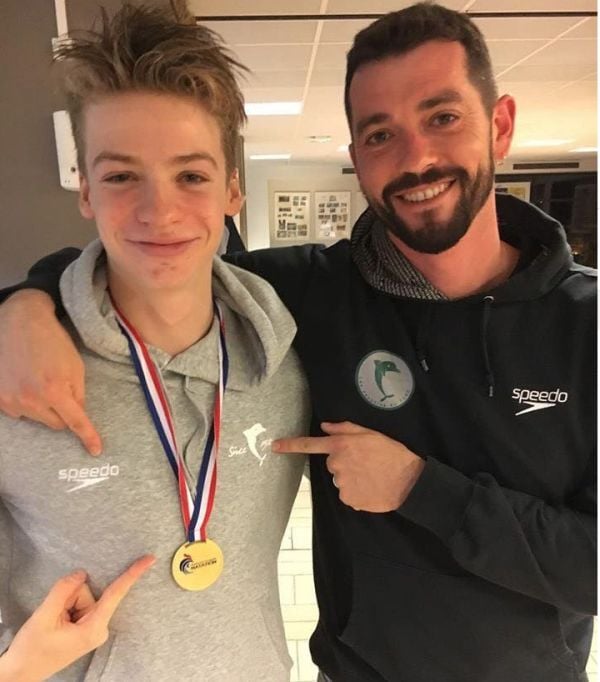Léon Marchand with his trainer Nicolas Castel (right)