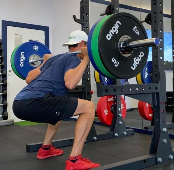 Haotong Li while working out at a gym