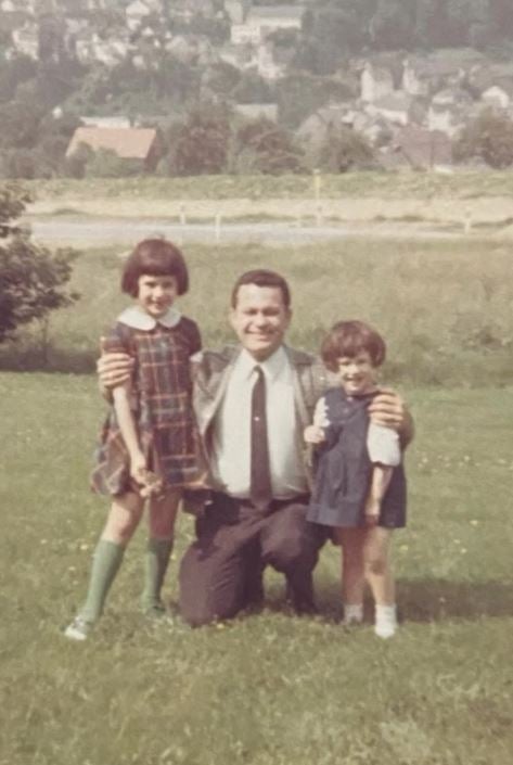 Lilian Garcia in childhood with her father and sister