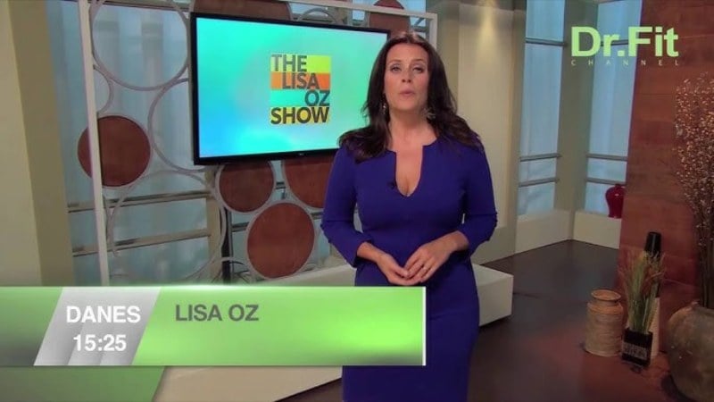 Lisa Oz while hosting 