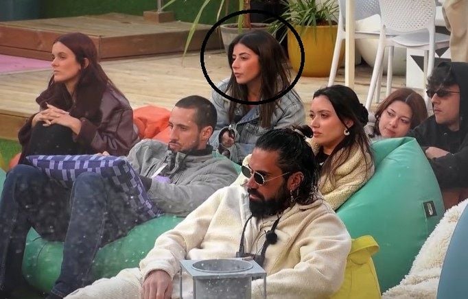 Lisa Schincariol with other contestants in the reality show Big Brother Portugal season 11