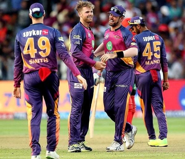 Lockie Ferguson with other team members of 
