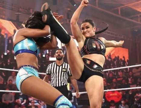 Lyra Valkyria (in black) during her WWE NXT debut