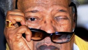M Karunanidhi Taking Off His Glasses