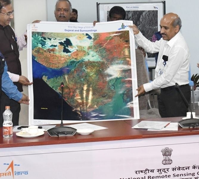 M Sankaran (extreme right) during a program as the Director of the U R Rao Satellite Centre (URSC)