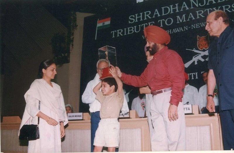 MS Bitta felicitating the family members of Kargil War martyrs