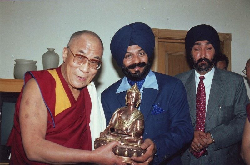 MS Bitta presenting a Buddha statue to Dalai Lama