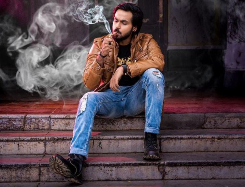 Maanas while smoking a Cigar