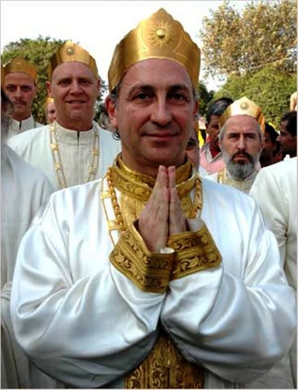 Maharaja Adhiraj Raja Ram (Tony Nader) crowned as Maharishi Mahesh Yogi