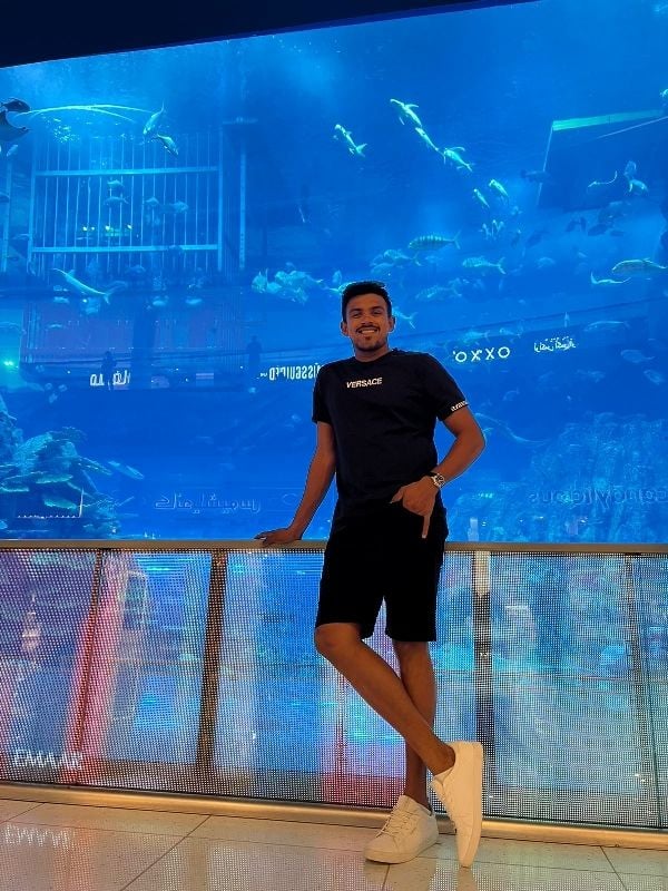 Maheesh Theekshana during a visit to an aquarium