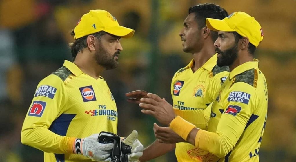 Mahendra Singh Dhoni giving a death stare to Matheesha Pathirana