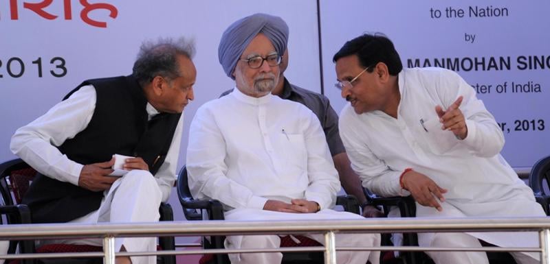 Mahesh Joshi (right) with Rajasthan Chief Minister, Ashok Gehlot (left), and former Prime Minister of India, Manmohan Singh