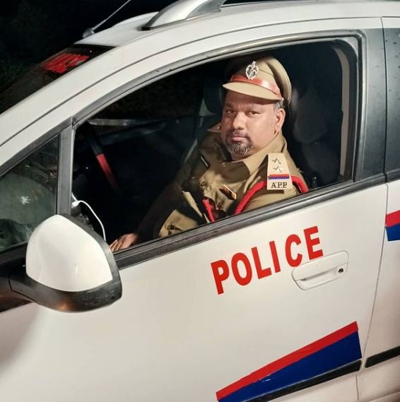 Mahesh Kathi during the shooting of Hrudaya Kaleyam