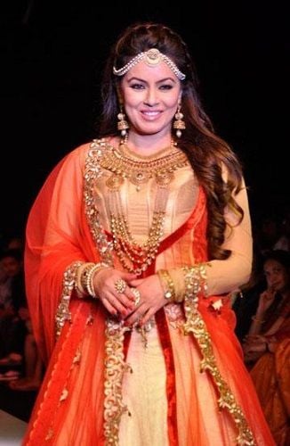 Mahima Chaudhary walking the ramp in a fashion show