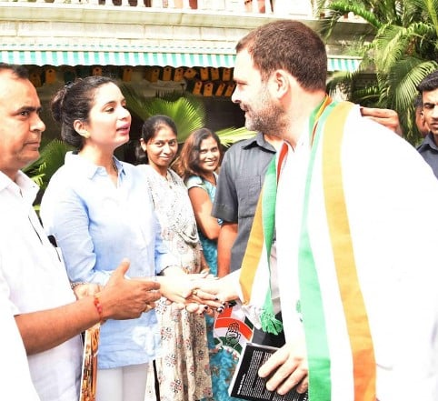 Malika Rajput posing with Rahul Gandhi