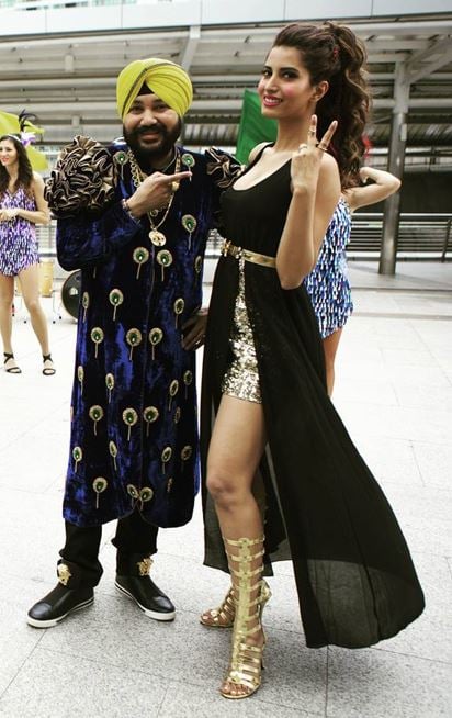 Manasvi Mamgai with Daler Mehndi (left)