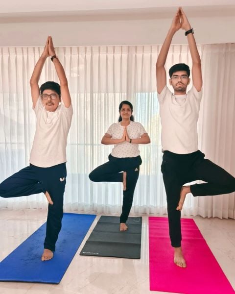 Manav Thakkar doing yoga with his family