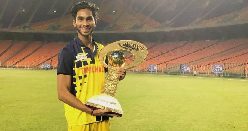 Manimaran Siddharth with SMA Trophy