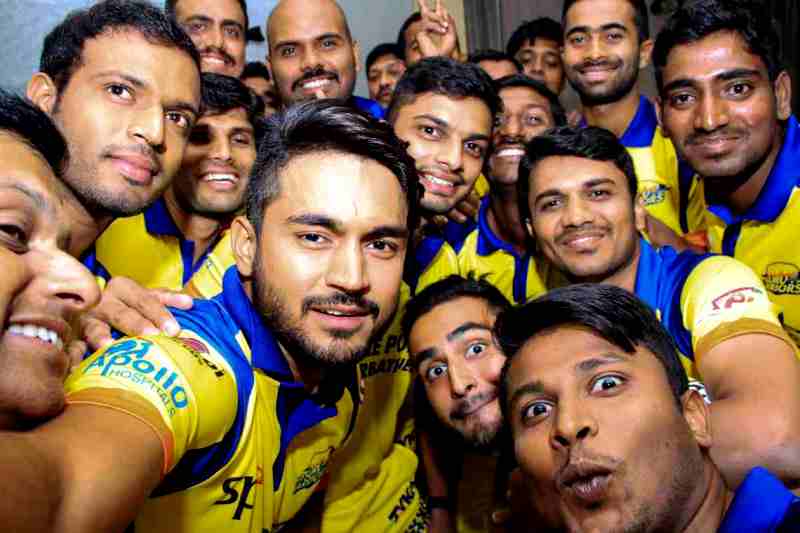 Manish Pandey with his Mysuru Warriors team
